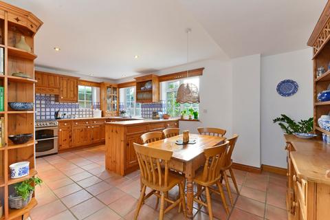 9 Knightwood Close, Reigate, RH2 8BE