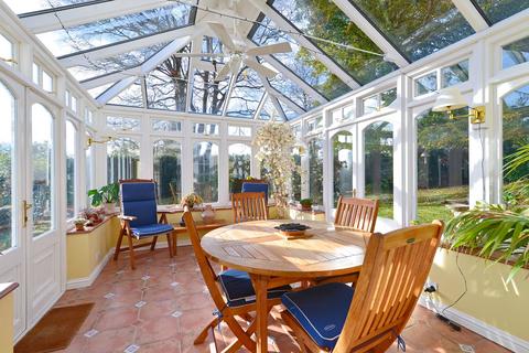 9 Knightwood Close, Reigate, RH2 8BE