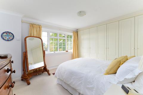 9 Knightwood Close, Reigate, RH2 8BE