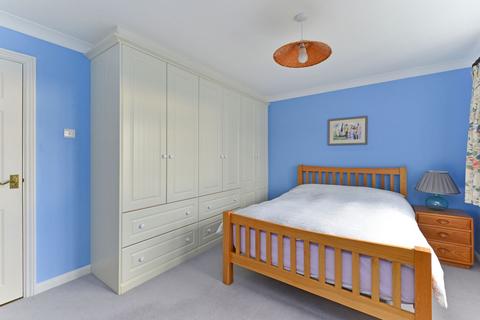 9 Knightwood Close, Reigate, RH2 8BE