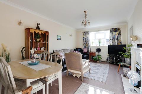 2 bedroom ground floor flat for sale, Cherry Garth, Beck Bank, Cottingham, HU16 4LH