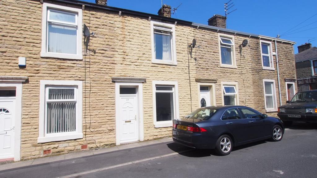 Spring Street, Accrington 2 bed terraced house £375 pcm (£87 pw)