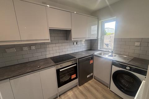 2 bedroom flat to rent, Bletchley, Milton Keynes MK2