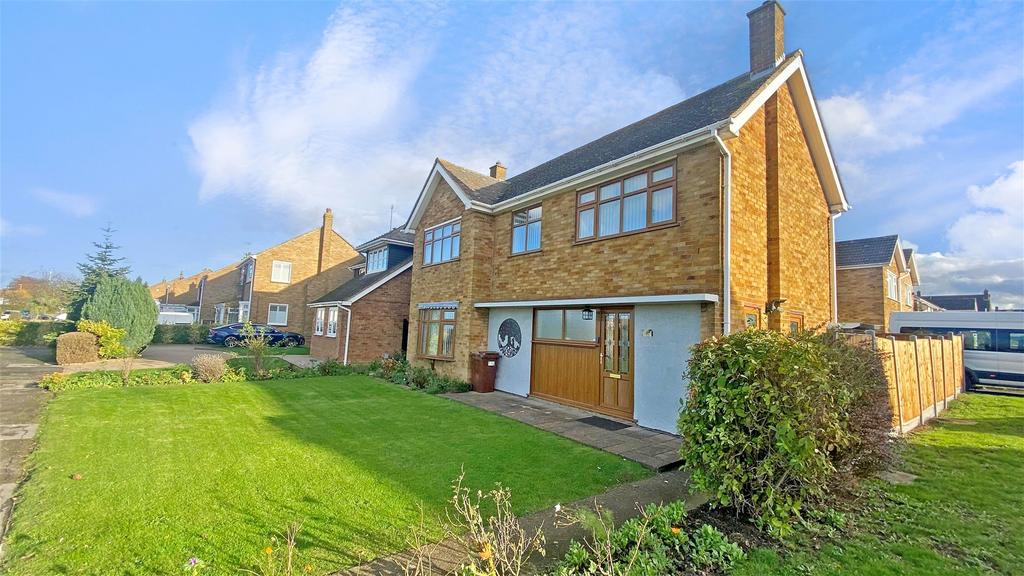 Queenborough Road, Halfway, Sheerness, Kent 3 bed detached house for