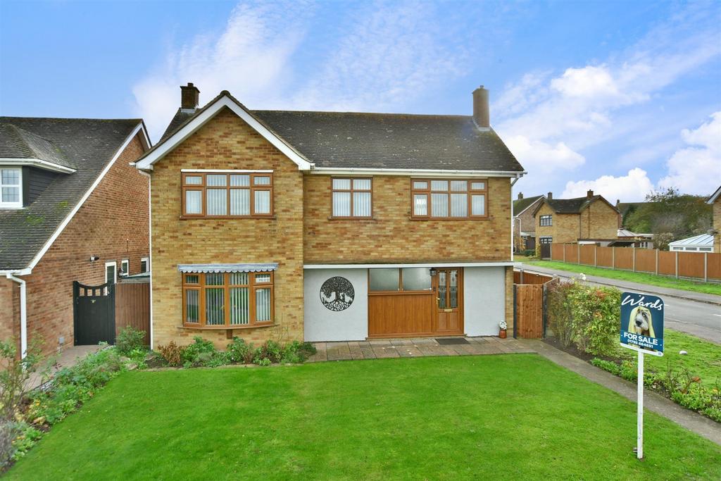 Queenborough Road, Halfway, Sheerness, Kent 3 bed detached house for