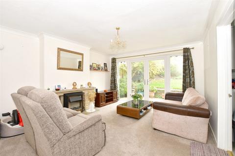2 bedroom detached bungalow for sale - Park View Road, Uckfield, East Sussex
