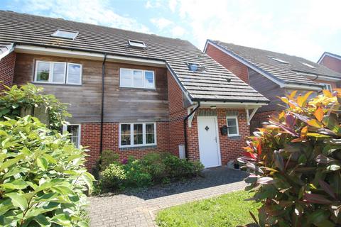 4 bedroom semi-detached house for sale - Churchill Court, New Milton, Hampshire, BH25