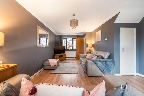 14 Chevington Way, Hornchurch, RM12 6RN