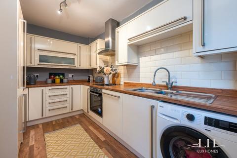 14 Chevington Way, Hornchurch, RM12 6RN