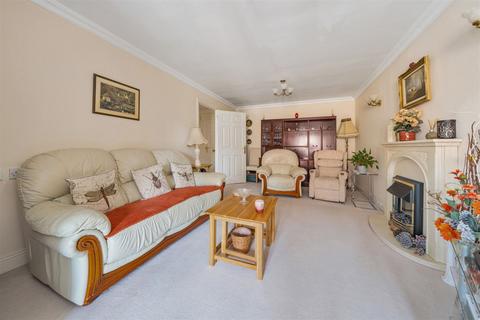 2 bedroom flat for sale - High Street, Billingshurst, RH14