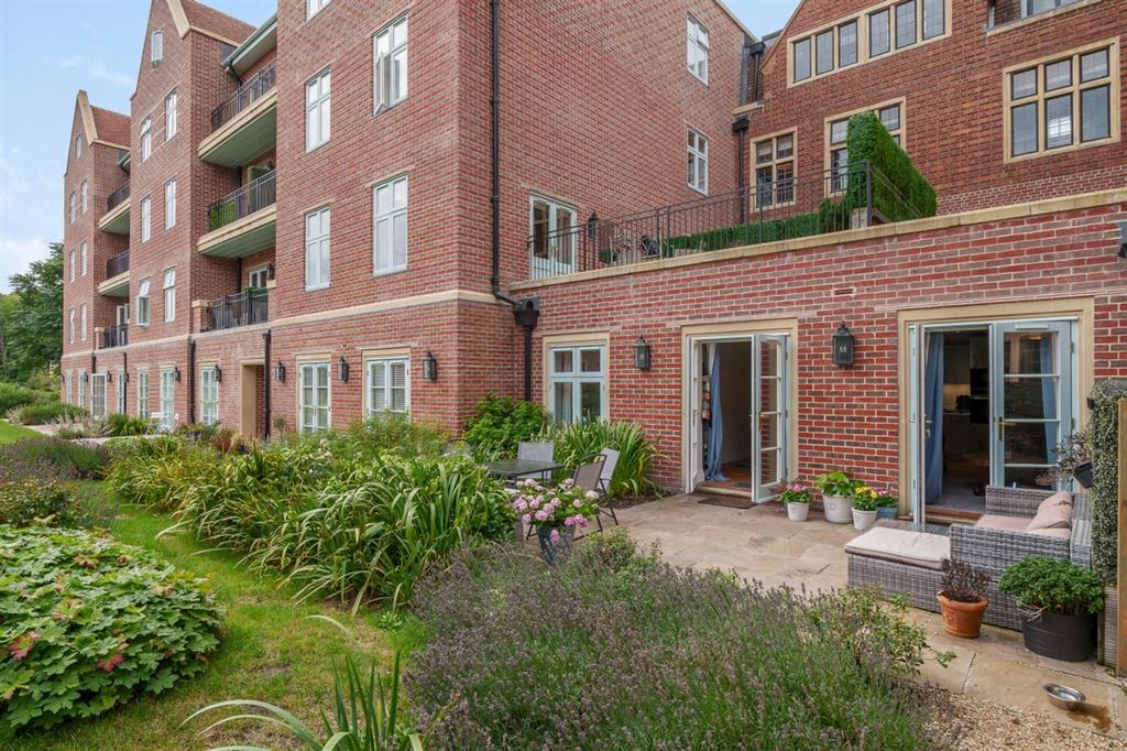 Kings Drive, Midhurst, GU29 2 bed apartment for sale £485,000