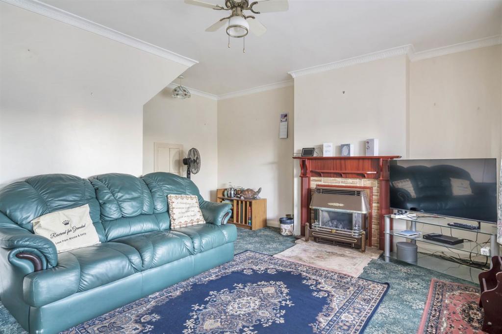 Fontwell Road, Selsey, PO20 4 bed terraced house for sale £290,000