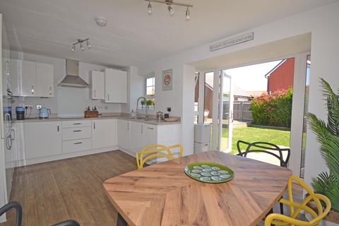 3 bedroom detached house for sale, Hubble Close, Selsey, PO20