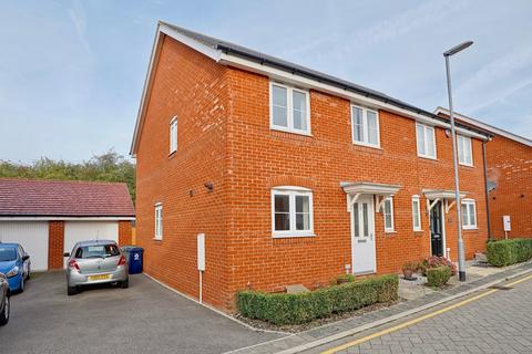 4 bedroom semi-detached house for sale, Gorse Crescent, St Neots PE19