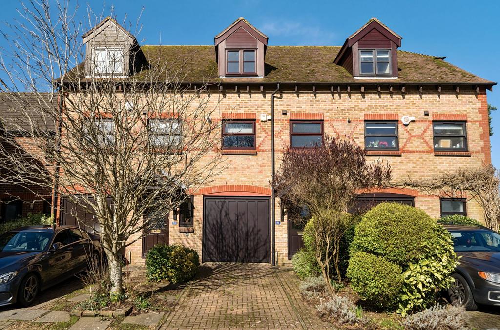 Woodlands Lane, Chichester, PO19 3 bed terraced house for sale £385,000