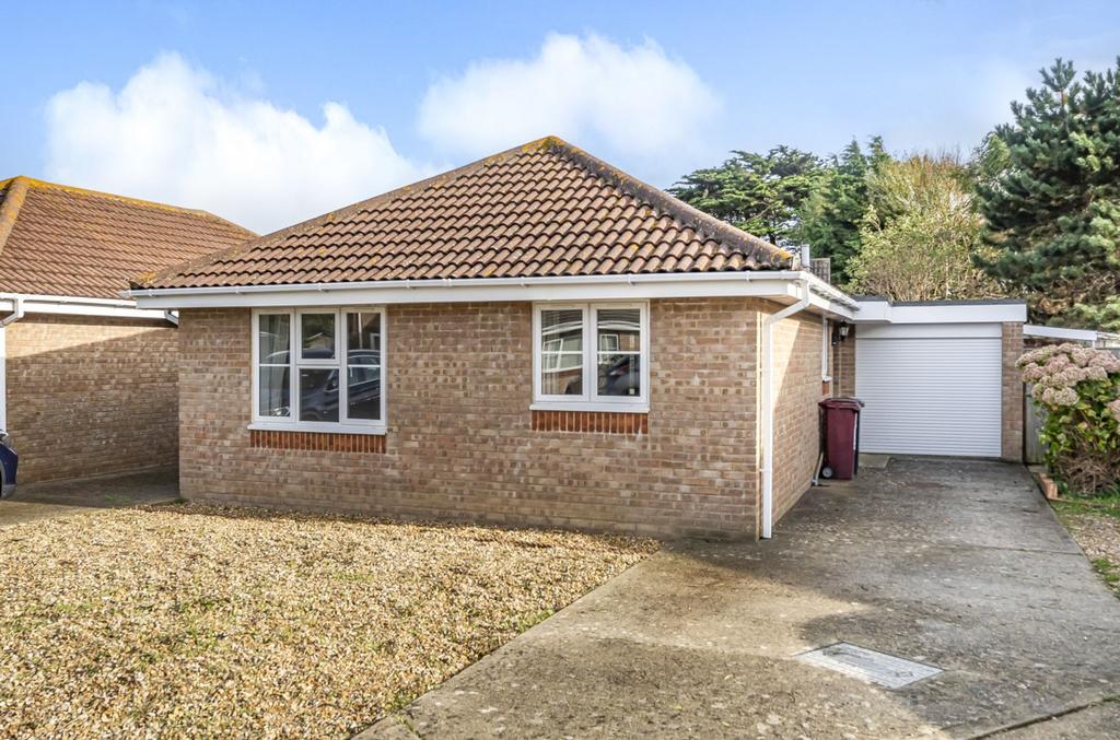 Blackberry Lane, Selsey, PO20 2 bed detached bungalow for sale £325,000