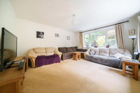 143 Kings Road, Haslemere, GU27 2QQ