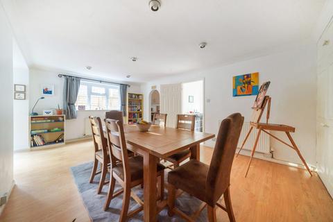143 Kings Road, Haslemere, GU27 2QQ