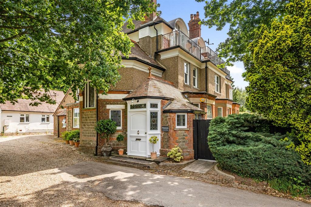 Hollist Lane, Easebourne, GU29 2 bed apartment for sale £475,000