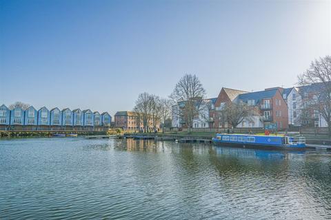 2 bedroom ground floor flat for sale, Canal Wharf, Chichester, PO19