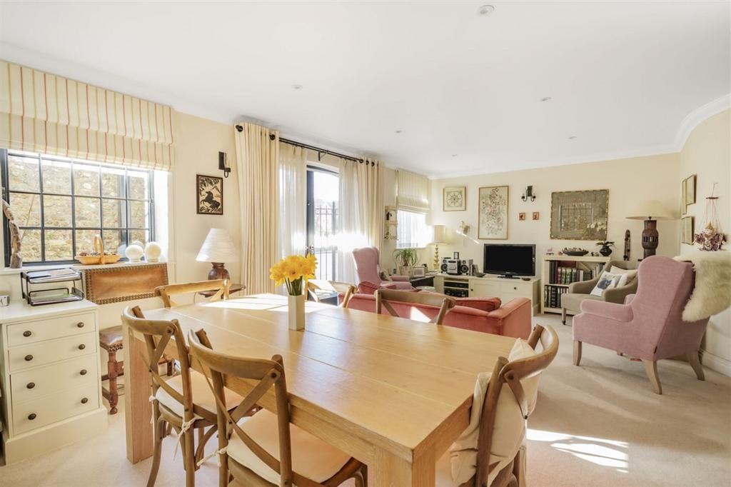 Canal Wharf, Chichester, PO19 2 bed ground floor flat for sale £450,000