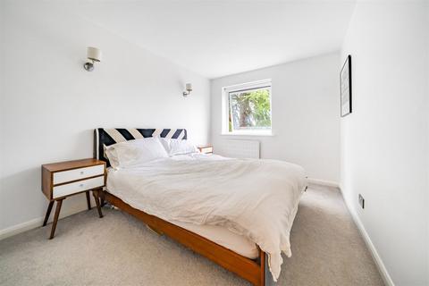 2 bedroom flat for sale, Cedar Court, Haslemere, GU27