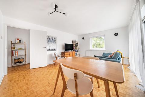 2 bedroom flat for sale, Cedar Court, Haslemere, GU27