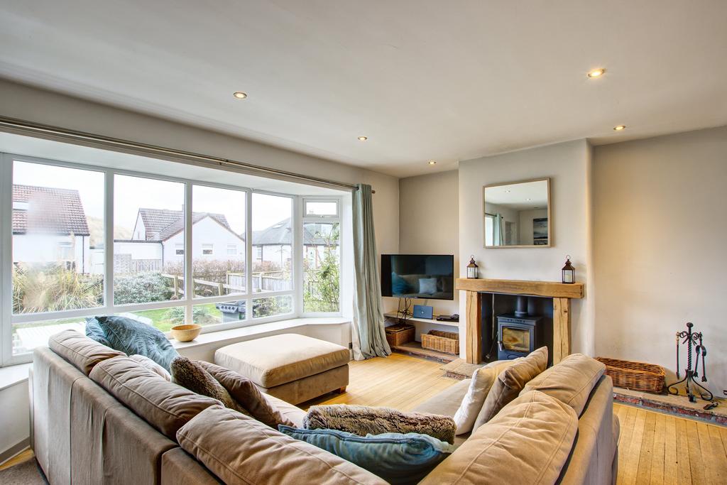 Living room 3