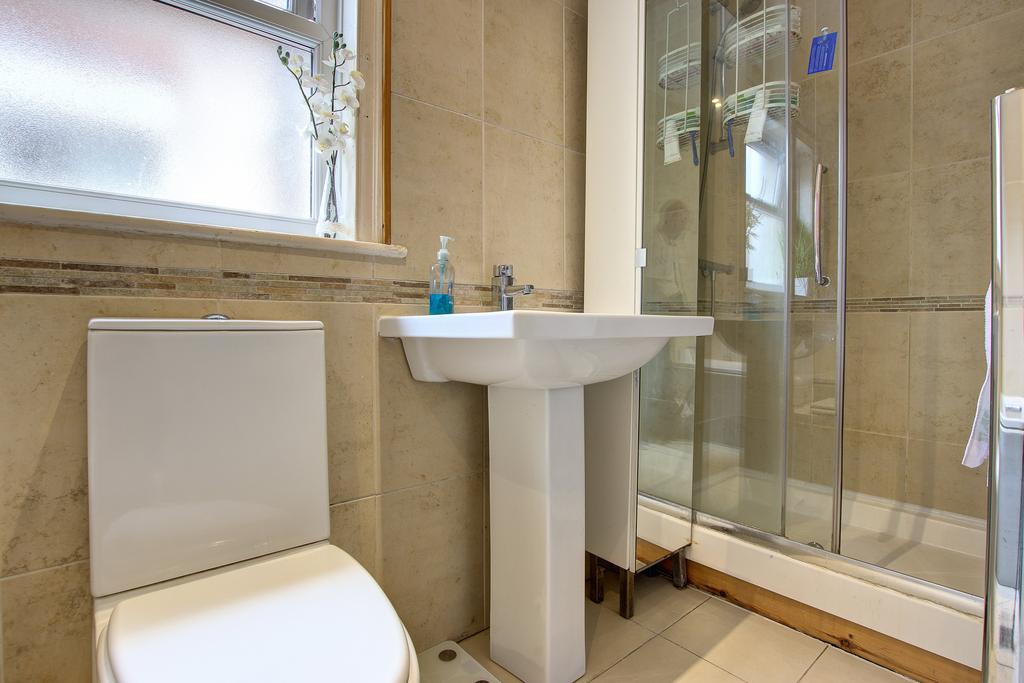 Bathroom 1 (1)