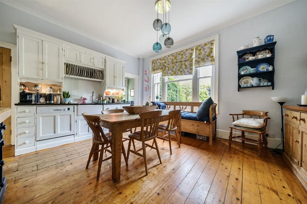 Whitemans Green, Cuckfield, RH17 6 bed semidetached house for sale £