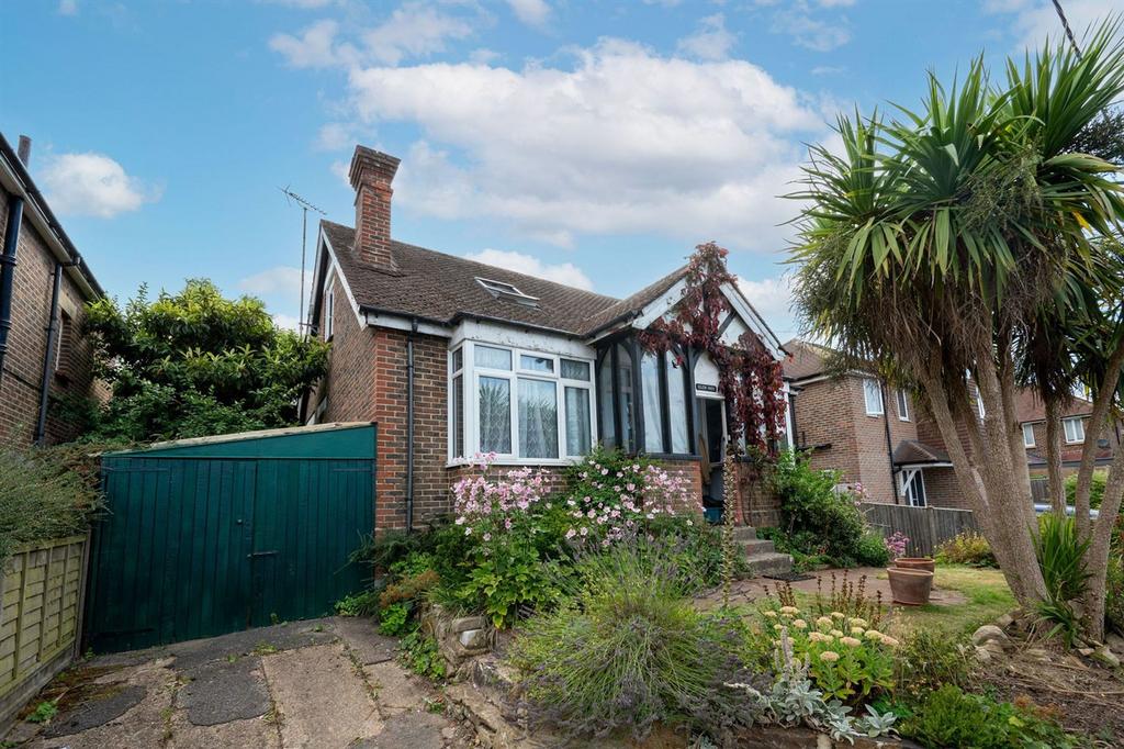 Oakdale Road, Haywards Heath, RH16 4 bed detached house for sale £650,000