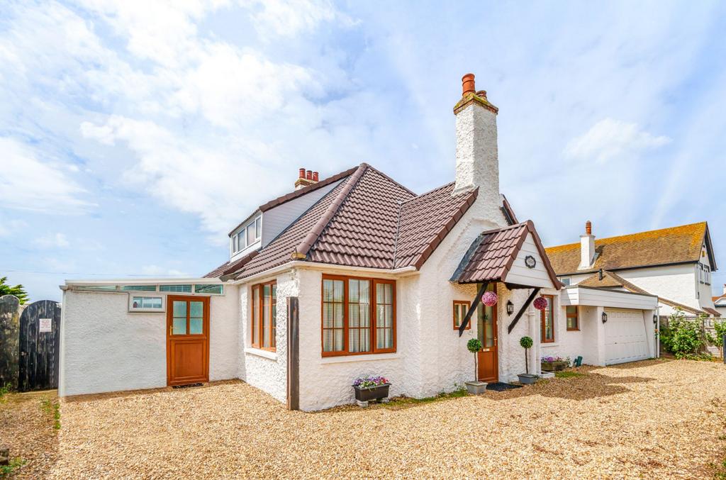 Clayton Road, Selsey, PO20 5 bed detached house for sale £795,000
