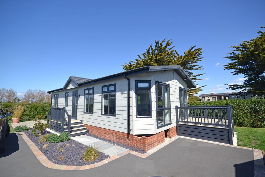 Warners Lane, Selsey, PO20 2 bed park home for sale £140,000