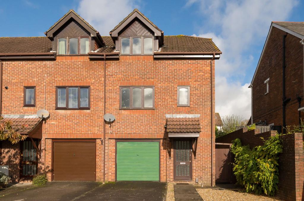 Woolner Avenue, Petersfield, GU32 3 bed end of terrace house for sale