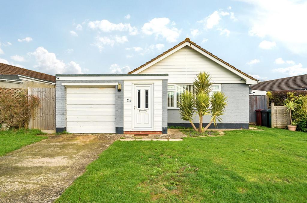 Sunnymead Drive, Selsey, PO20 3 bed detached bungalow for sale £450,000