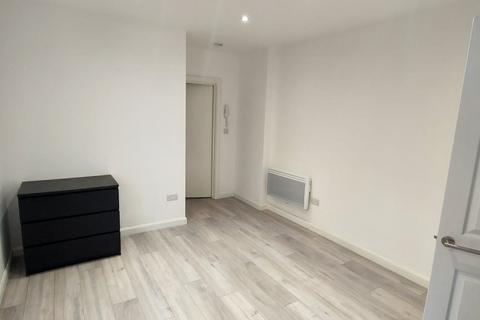 Studio to rent, Ashlake Road, London SW16