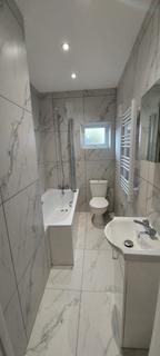 Studio to rent, Ashlake Road, London SW16