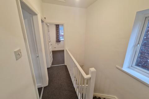 3 bedroom semi-detached house to rent - Turncroft Lane, Stockport, SK1