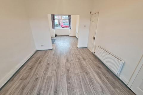 3 bedroom semi-detached house to rent, Turncroft Lane, Stockport, SK1