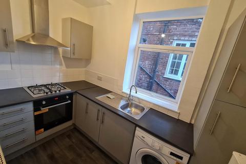 3 bedroom semi-detached house to rent, Turncroft Lane, Stockport, SK1