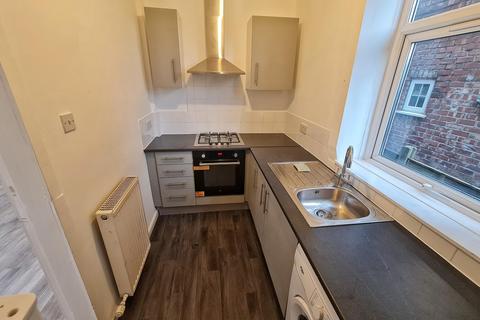 3 bedroom semi-detached house to rent, Turncroft Lane, Stockport, SK1