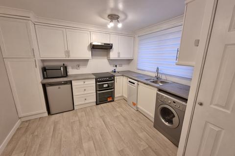 3 bedroom flat to rent - Sluie Drive, Dyce, Aberdeen, AB21