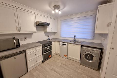 3 bedroom flat to rent - Sluie Drive, Dyce, Aberdeen, AB21