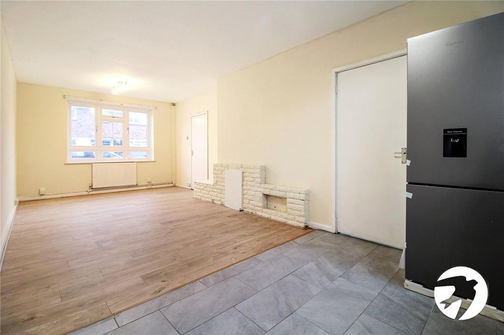 Elmer Road, London, SE6 3 bed terraced house £1,650 pcm (£381 pw)