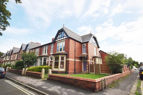 5 bedroom end of terrace house to rent, Cleveland Road, Lytham St. Annes, Lancashire, FY8