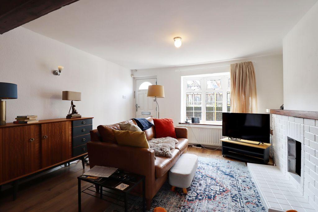 Lion Green Road, Coulsdon CR5 2 bed cottage to rent £1,700 pcm (£392 pw)