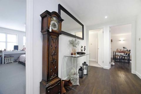 2 bedroom flat for sale - Corringway, Hampstead Garden Suburb, NW11