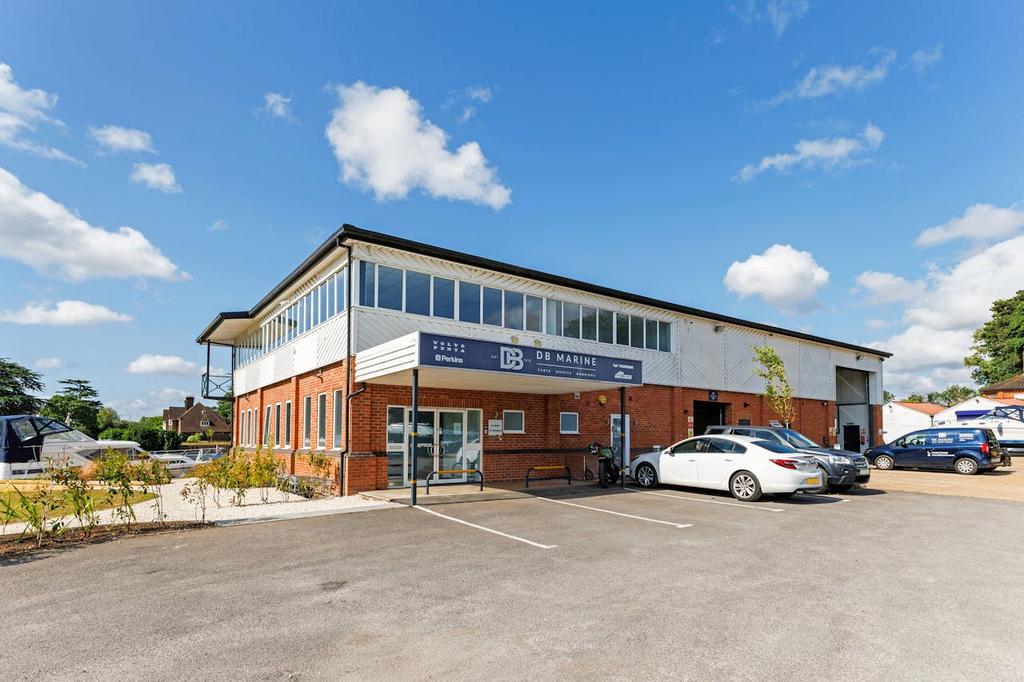 95149 D B Marine Cookham Bridge 10.jpg