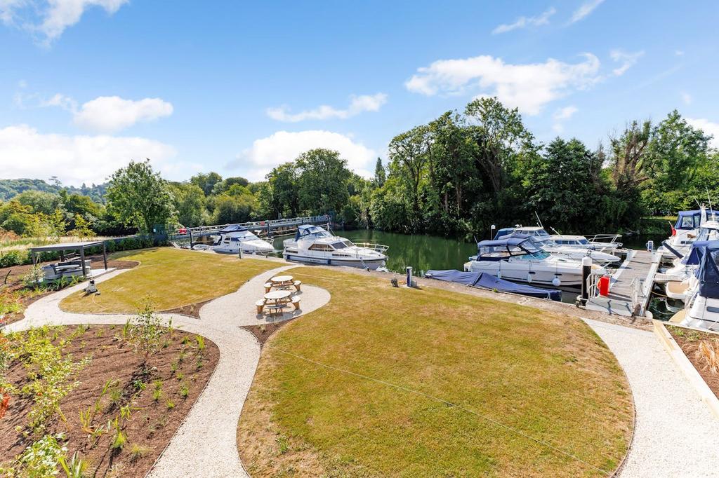 95149 D B Marine Cookham Bridge 35.jpg