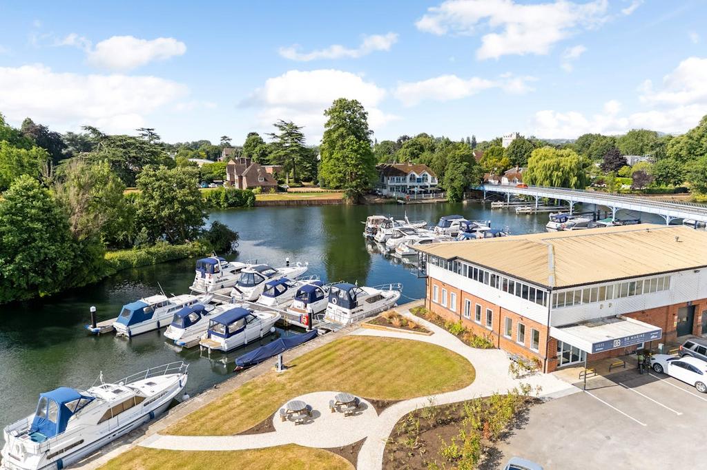 95149 D B Marine Cookham Bridge 5.jpg